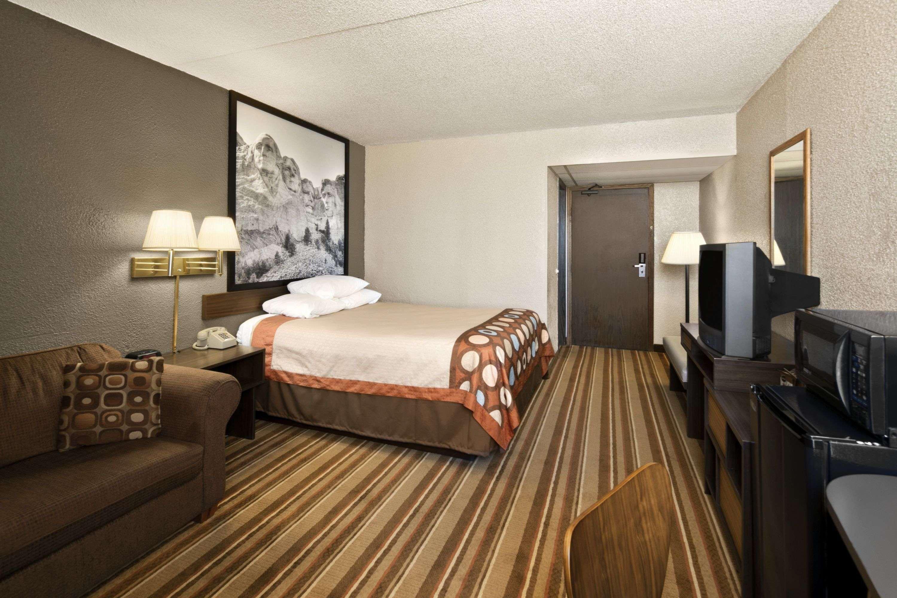 Super 8 By Wyndham Redfield Hotel Exterior foto