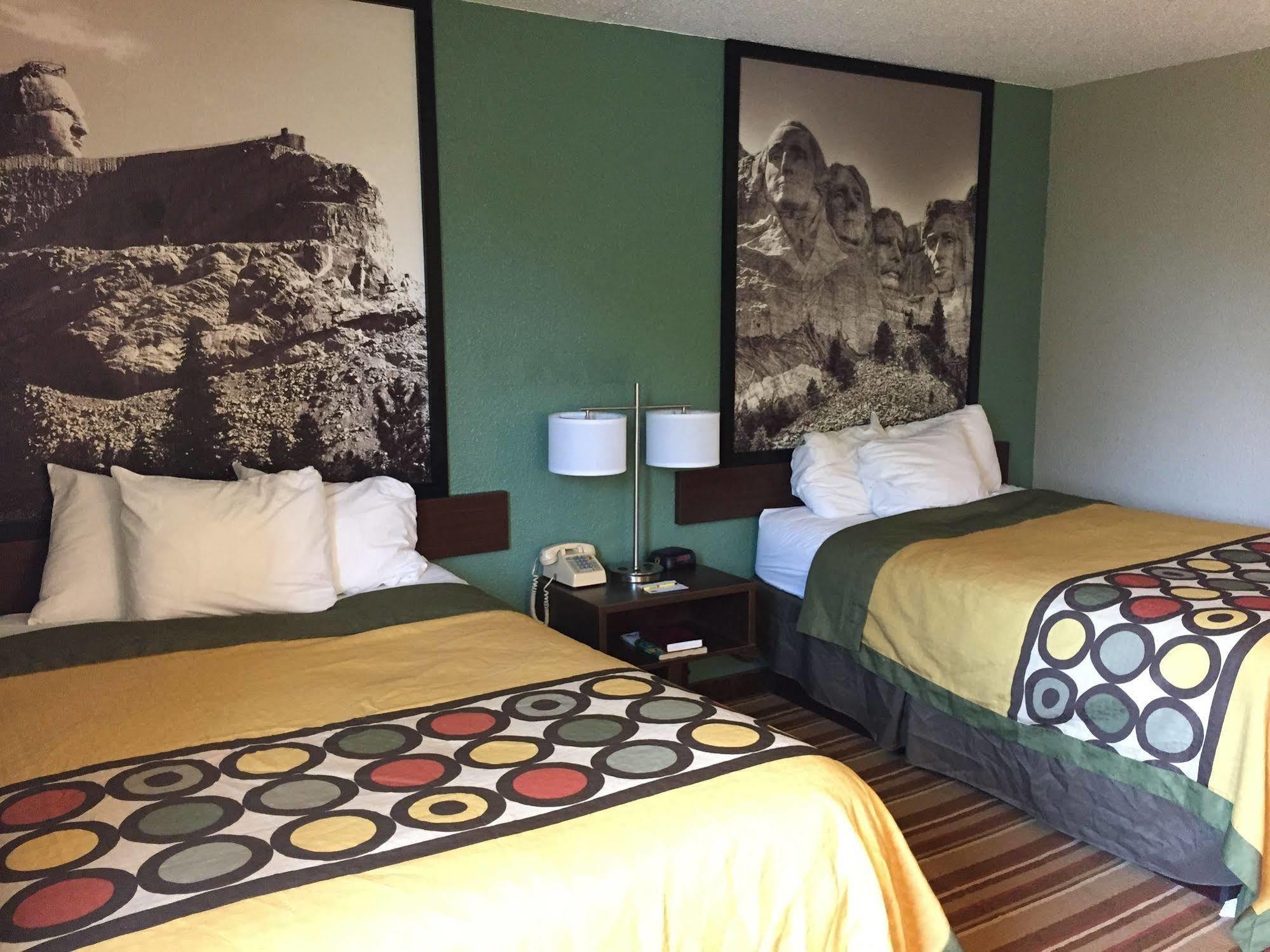 Super 8 By Wyndham Redfield Hotel Exterior foto